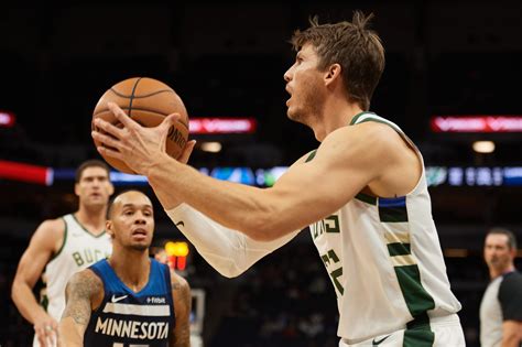 Milwaukee Bucks: Kyle Korver Gives Needed Boost from Deep