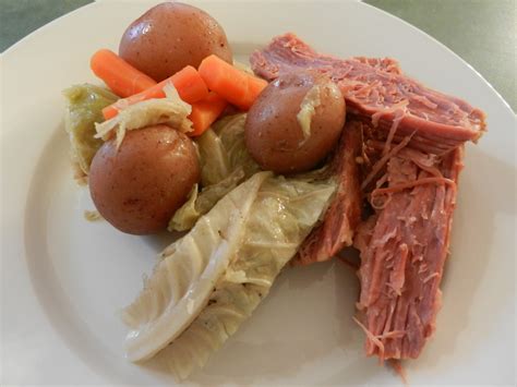 A Busy Mom's Slow Cooker Adventures: Corned Beef with Cabbage, Carrots and Red Potatoes