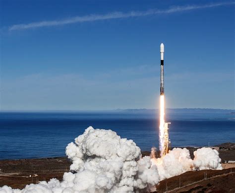 Spacex Falcon 9 Rocket Launch | BlogTheDay