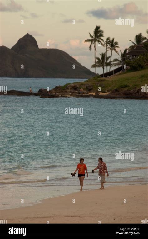 Couple on beach Hawaii Stock Photo - Alamy