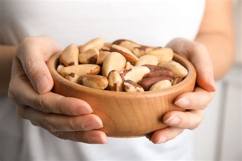 Brazil Nuts: Nutrition, Calories, Benefits, and Risks | The Healthy