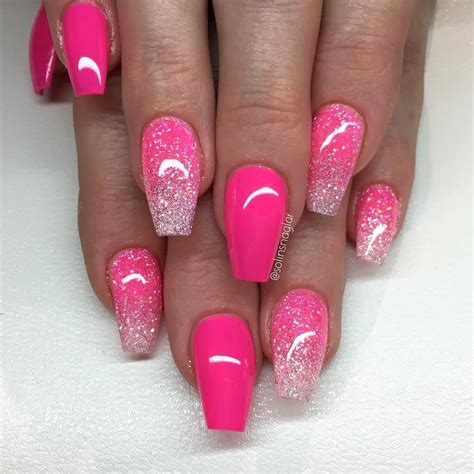 "Neon Pink" med glitterombre i neonrosa och Diamond | Diamond nails, Neon pink nails, Hot pink nails