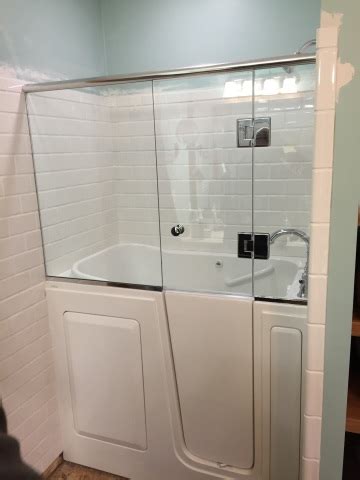 Walk in tub shower door - Twin Bay Glass of Traverse City