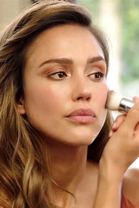 Jessica Alba Makeup Glow in 2023 | Jessica alba makeup, Jessica alba hair, Jessica alba