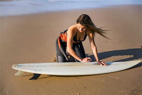 How To Wax A Surfboard Like a Pro