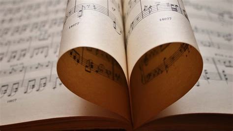 7 Favorite Hymns for Lent - Guideposts