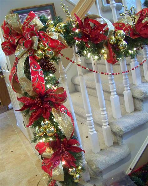 Creative lessons from my heart: Christmas Mantel/Staircase Decorating Class....