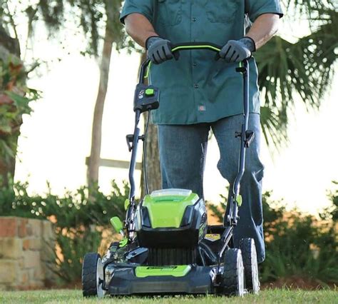 9 Best Commercial Lawn Mowers in 2025 for All-Terrain Types