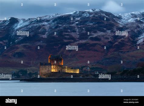 Eilean donan castle winter hi-res stock photography and images - Alamy