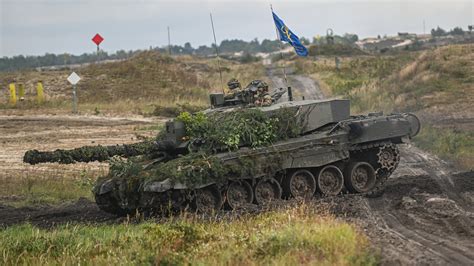 Britain Says It Will Give Ukraine Tanks, Breaching a Western Taboo - The New York Times