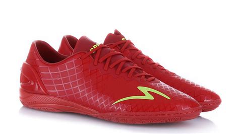 9 Sepatu Futsal Specs Terbaik (Update 2023) | BukaReview