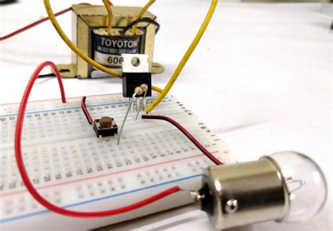 What is TRIAC: Switching Circuit and Applications