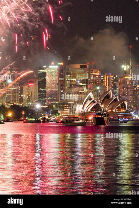 Sydney opera house fireworks hi-res stock photography and images - Alamy