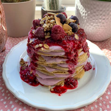 Healthy Berry Pancakes + Homemade Berries Jam - Lifestyle Martina