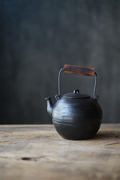 Wood-Handled Ceramic Kettle With Black Glaze – 180andup