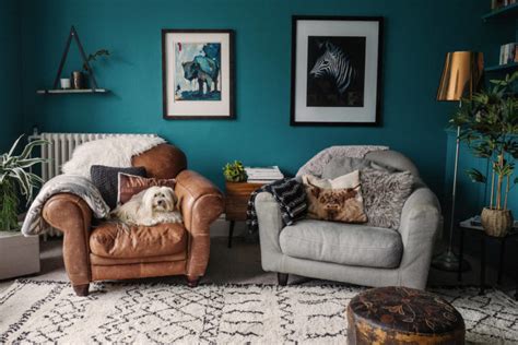 15 Living Rooms That Boast a Teal Color