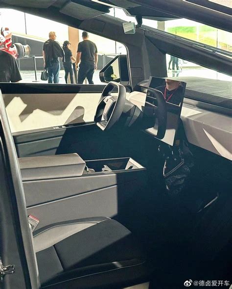 Tesla Cybertruck interior photo shows improved yoke steering, baby center console tonneau – EV Buzz