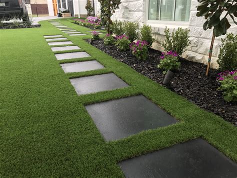 Popular Backyard Applications of Artificial Grass Installation in Dallas