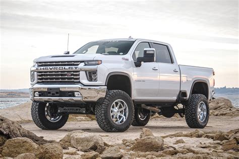 ReadyLIFT® - Chevy Silverado 2500 HD / Silverado 3500 HD 4WD 2022 8" Front and Rear Big Lift Kit