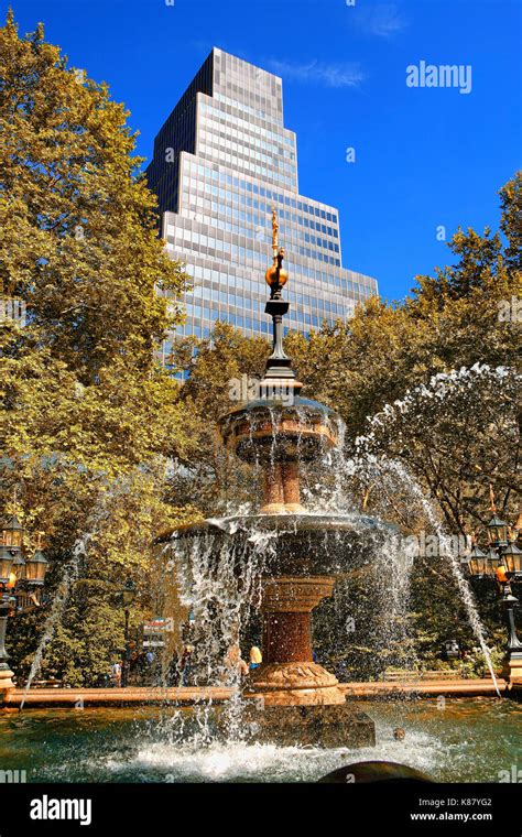 The City hall park at New York City Stock Photo - Alamy