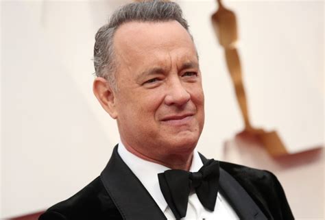 2020 Oscars: Tom Hanks Does Push-Ups on the Red Carpet