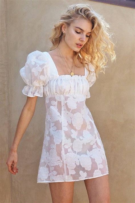 21 Pretty Dresses I'm Buying Because of Our Readers | Ropa romántica, Vestidos de moda para ...