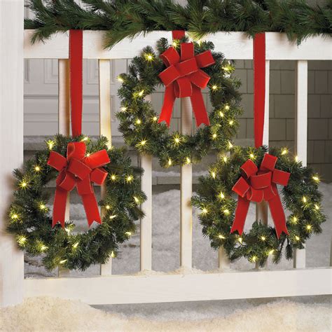 10+ Outdoor Christmas Wreaths For Windows