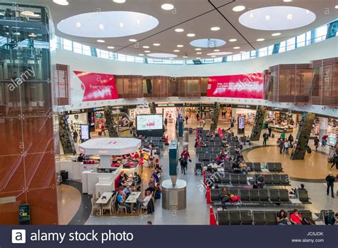 Lisbon Airport Terminal 1 Stock Photos & Lisbon Airport Terminal 1 Stock Images - Alamy