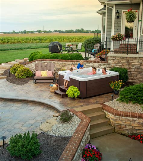 Small Garden Jacuzzi Ideas - Garden Design