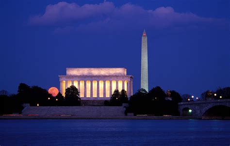 Monuments at Night Bike Tour - Unlimited Biking