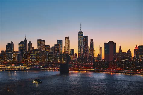 the new york city skyline and manhattan bridge at sunset, manhattan in the distance 4k HD Wallpaper