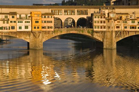 Attractions Glimpse: A piece of History Ponte Vecchio: Florence