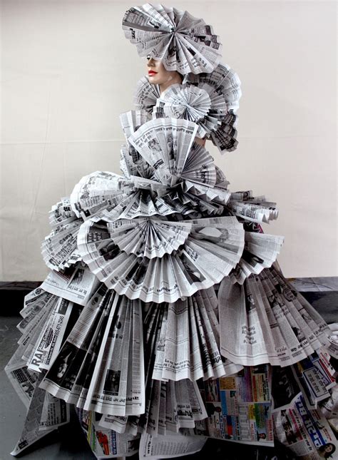 Pin by Martine MICHEL on Mode | Paper dress, Recycled fashion, Recycled dress