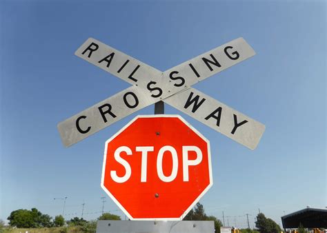 3 Flashing Red Lights At A Railroad Crossing Meaning | Americanwarmoms.org