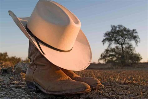 10 Cowboy Hat Etiquette To Follow - Excellentetiquette