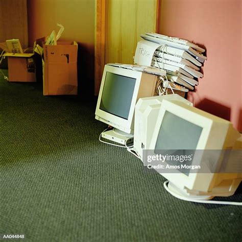 Old Fashioned Computer Monitor Photos and Premium High Res Pictures - Getty Images