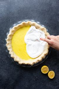 Vegan Lemon Meringue Pie - Fooduzzi