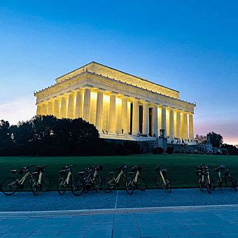 Monuments at Night Bike Tour | Virgin Experience Gifts