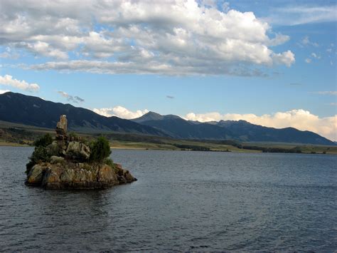 Ennis Lake in Montana | Detailed Fishing Guide & Photographs