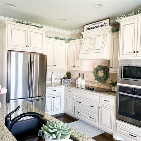 35+ Timeless Antique White Kitchen Cabinets You Will Fall in Love With - No Minimalist Here