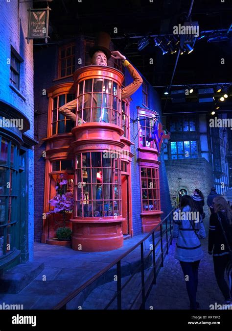 How come harry potter world is warner bros in universal - mlhabeat