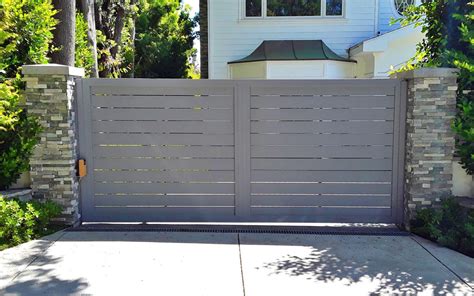 Profile 24 Aluminum Driveway Gate | MulhollandBrand.com