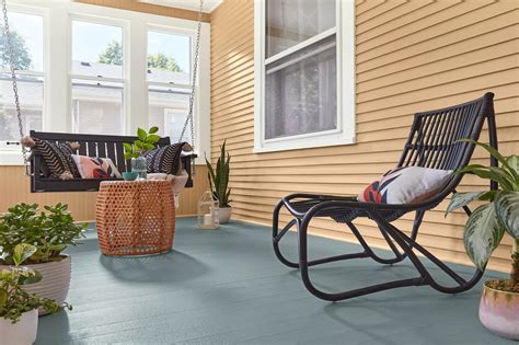 The Top Deck Colors for Summer 2024, According to Experts