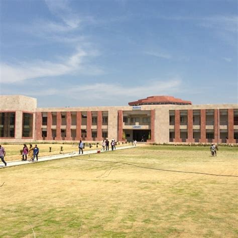 BITS, Pilani - Hyderabad Campus - College and University