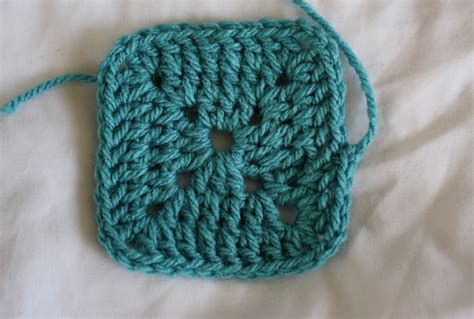 How To Crochet a Heart: patchwork crochet {part 2. the square}