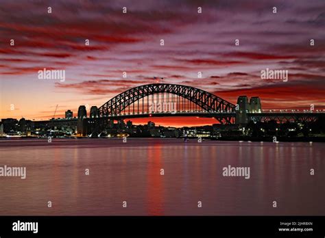 Sunrise Over Sydney Harbour Bridge Stock Photo - Alamy