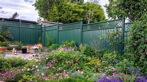 What color fence paint makes a garden look bigger? Experts reveal all | Gardeningetc