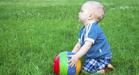 Throwing and catching: toddler development - BabyCenter Australia