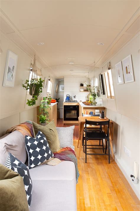 A Narrow but Stylish Houseboat in London - The Nordroom