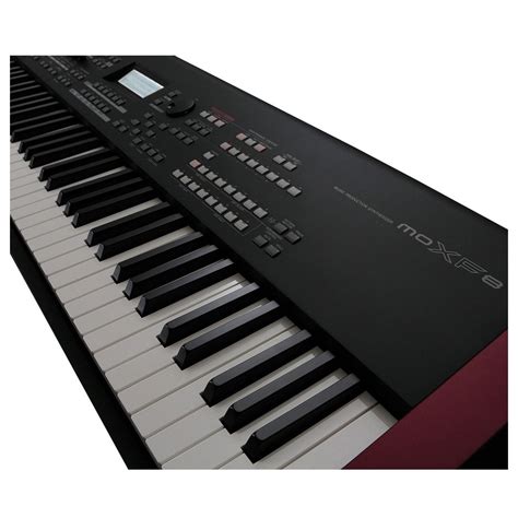 DISC Yamaha MOXF8 Synthesizer Keyboard at Gear4music